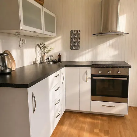 Modern & Cozy In Quiet Area, Free Parking *